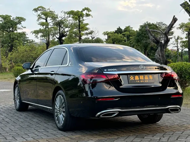 Mercedes-Benz E-Class — Фото автомобиля 13