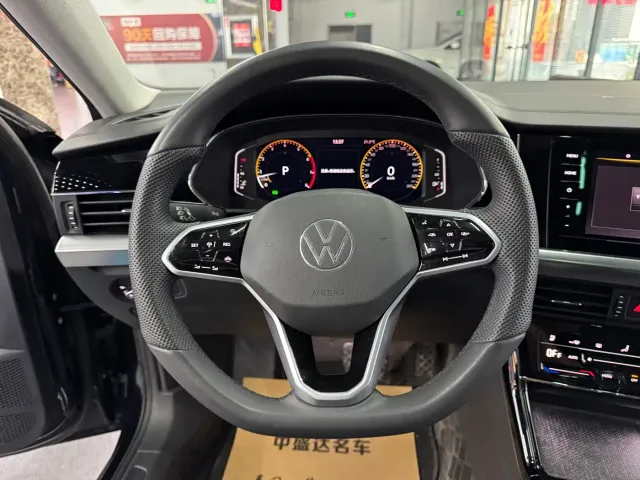 Volkswagen Passat — Фото автомобиля 14