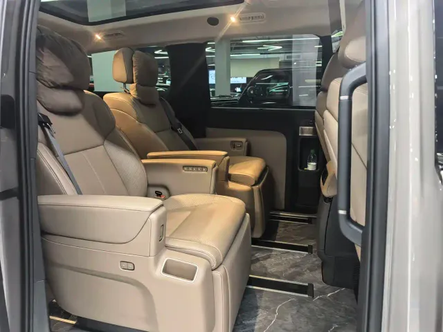 Li Auto MEGA — Фото автомобиля 12