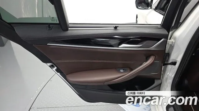 BMW 5 Series G30 — Фото автомобиля 14