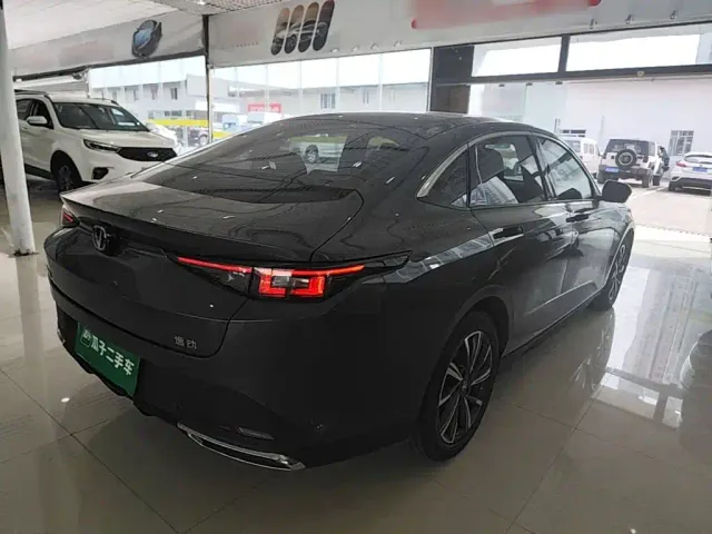 Changan Eado — Фото автомобиля 6