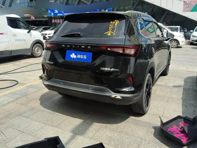 Wuling Asta — Фото автомобиля 3