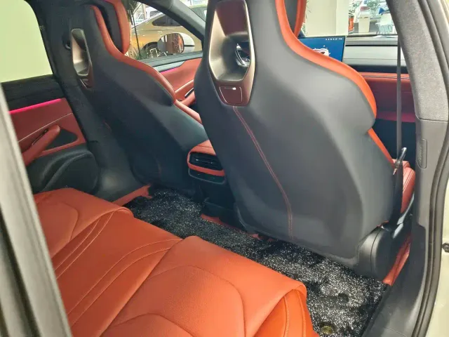 Xiaomi SU7 — Фото автомобиля 22