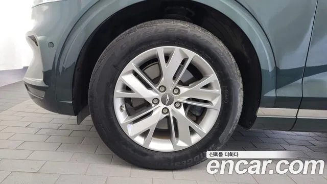 Genesis GV70 — Фото автомобиля 5