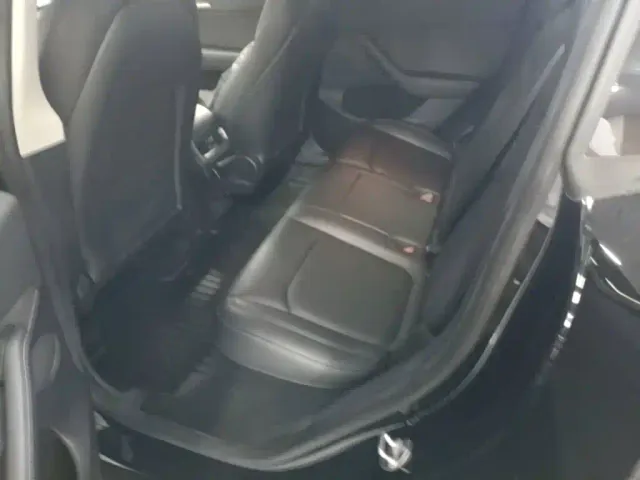 Tesla Model Y — Фото автомобиля 16