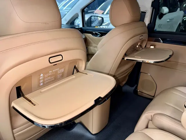 GAC Trumpchi E8 — Фото автомобиля 17