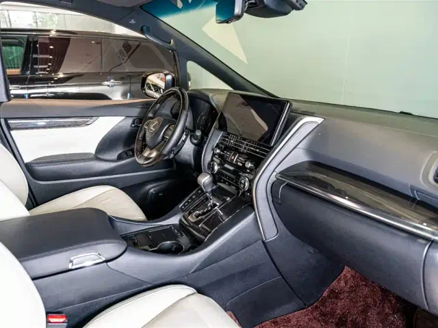 Lexus LM — Фото автомобиля 9
