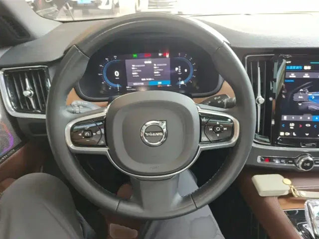 Volvo S90 — Фото автомобиля 10