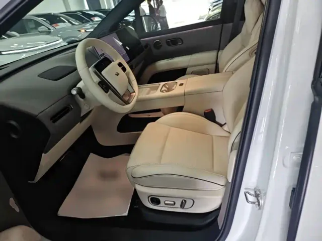 Li Auto i6 — Фото автомобиля 14