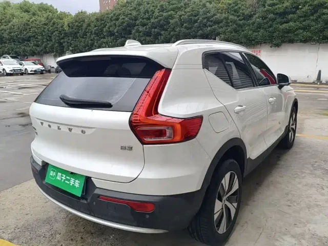 Volvo XC40 — Фото автомобиля 6