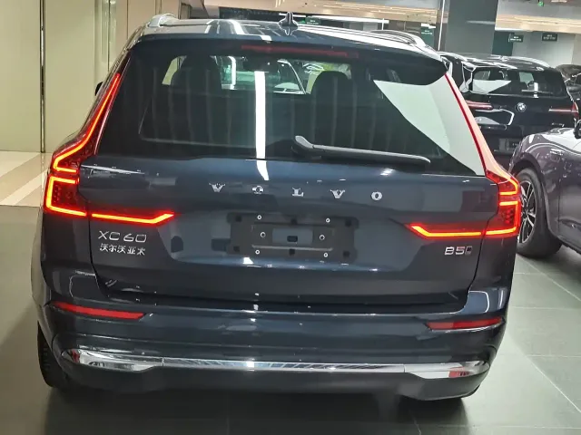 Volvo XC60 — Фото автомобиля 8