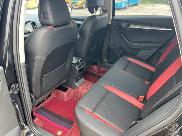 Skoda Karoq — Фото автомобиля 16