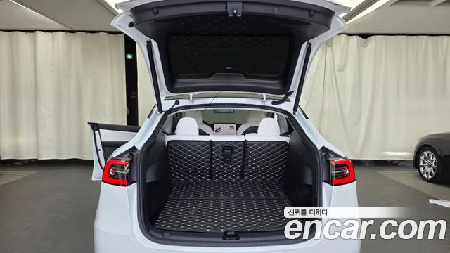 Tesla Model Y — Фото автомобиля 20