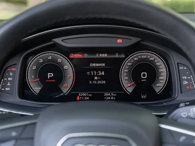 Audi Q8 — Фото автомобиля 11