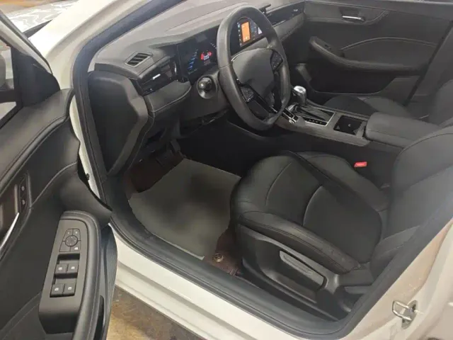 Roewe i5 — Фото автомобиля 15