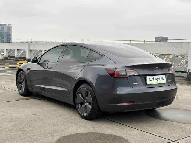 Tesla Model 3 — Фото автомобиля 7