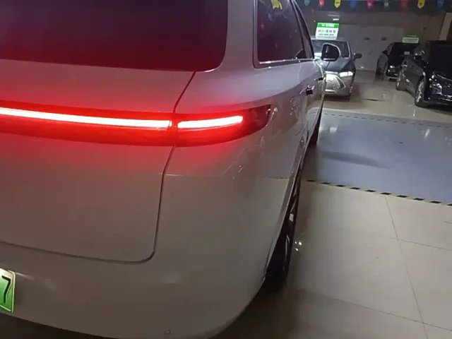 Li Auto L7 — Фото автомобиля 7