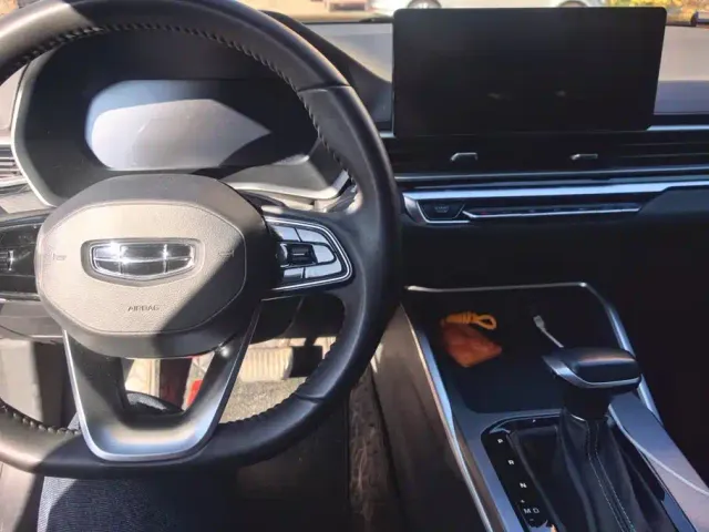Geely Emgrand — Фото автомобиля 12