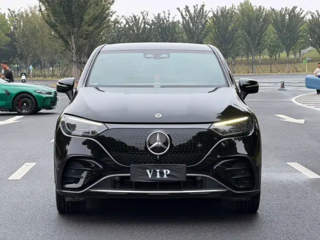 Mercedes-Benz EQE SUV — Фото автомобиля 2