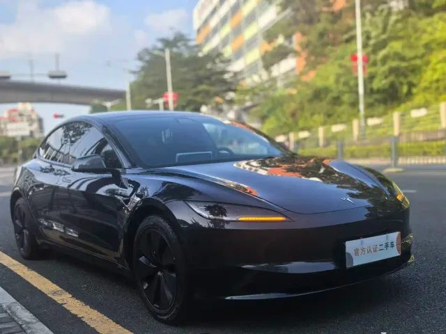 Tesla Model 3 — Фото автомобиля 3