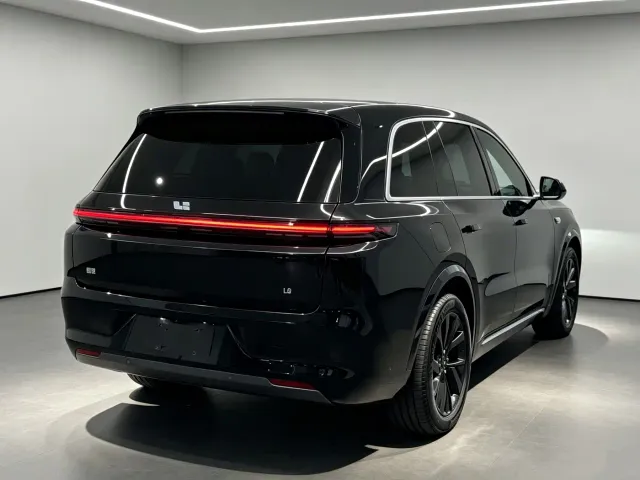 Li Auto L8 — Фото автомобиля 3
