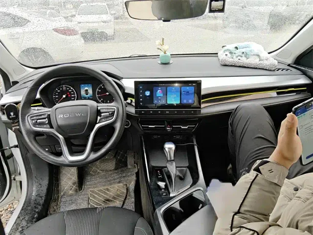 Roewe i5 — Фото автомобиля 12