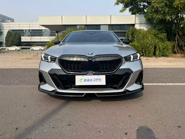 BMW 5 Series — Фото автомобиля 8