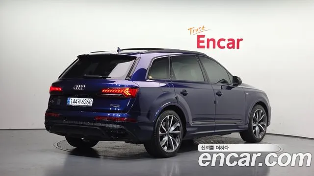 Audi Q7 — Фото автомобиля 2