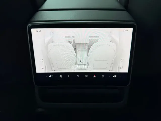 Tesla Model 3 — Фото автомобиля 16