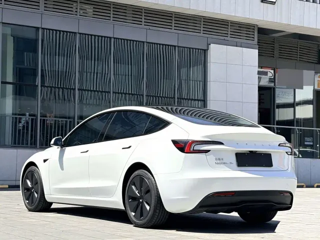 Tesla Model 3 — Фото автомобиля 7