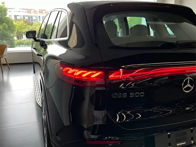 Mercedes-Benz EQS SUV — Фото автомобиля 5