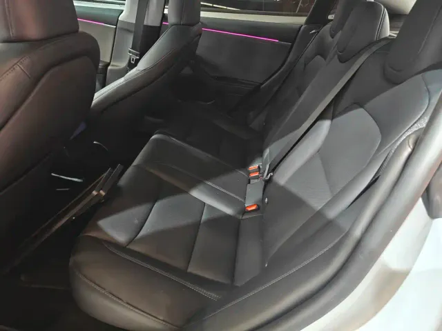 Tesla Model 3 — Фото автомобиля 6