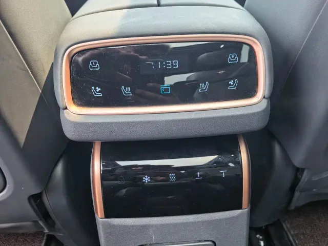 Dongfeng eπ 008 — Фото автомобиля 10