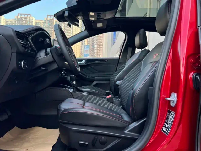 Ford Focus — Фото автомобиля 16