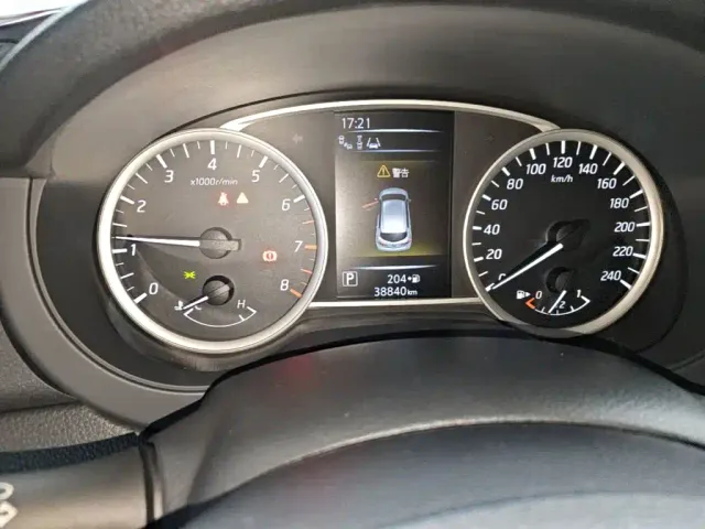 Nissan Tiida — Фото автомобиля 11