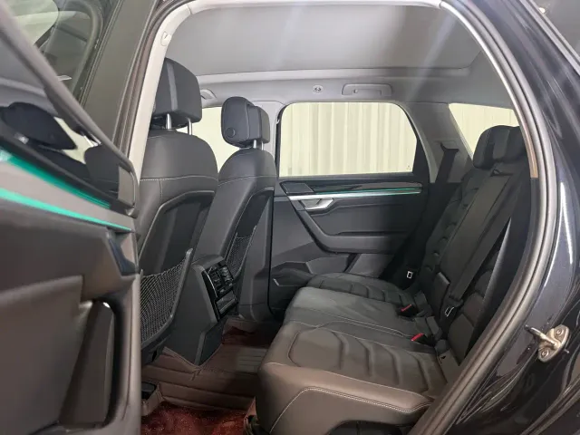 Volkswagen Touareg — Фото автомобиля 17
