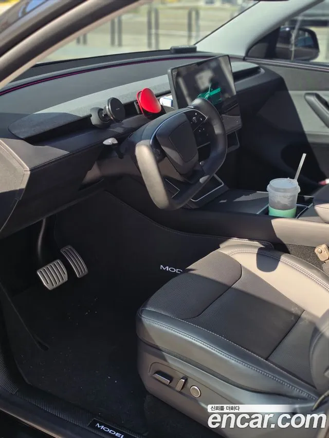 Tesla Model Y — Фото автомобиля 6