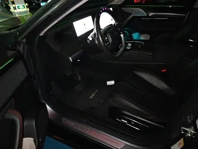 Xpeng P7 — Фото автомобиля 13