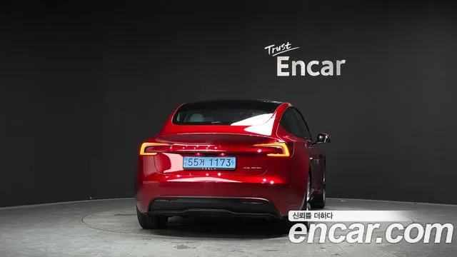Tesla Model 3 — Фото автомобиля 4