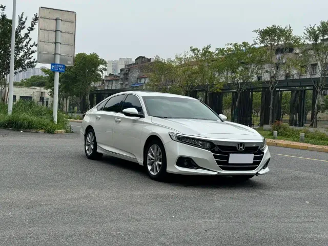 Honda Accord — Фото автомобиля 3