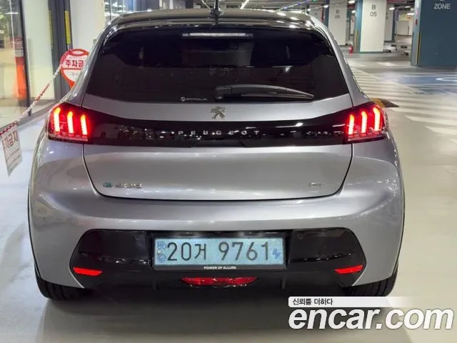 Peugeot 208 — Фото автомобиля 5