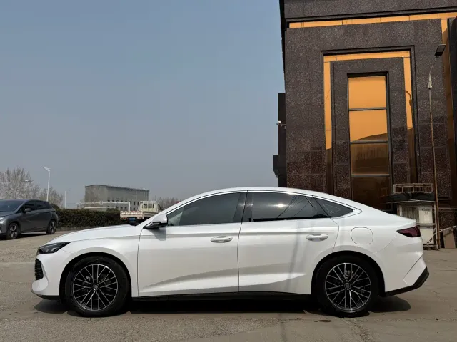 BYD Qin L — Фото автомобиля 4