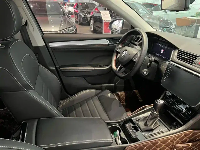 Skoda Superb — Фото автомобиля 9