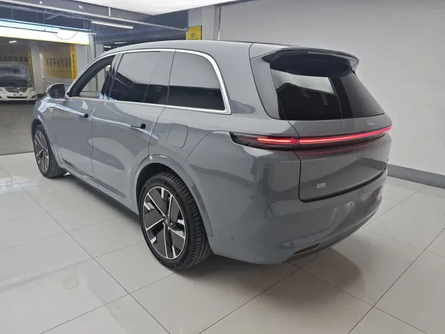 Li Auto L8 — Фото автомобиля 4