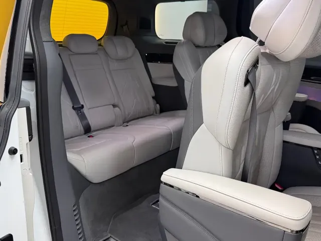 ZEEKR Zeekr 009 2024 7-Seat Aisle AWD Version 108kWh — Фото автомобиля 22