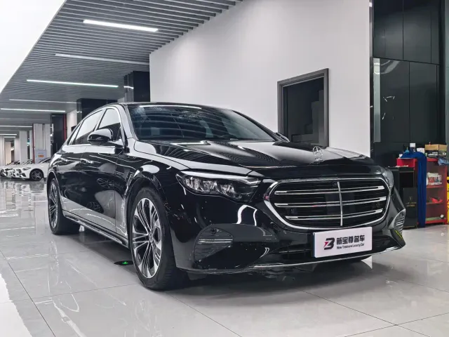 Mercedes-Benz E-Class — Фото автомобиля 3