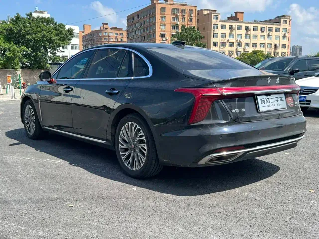 Hongqi H5 — Фото автомобиля 8