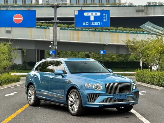 Bentley Bentayga — Фото автомобиля 2