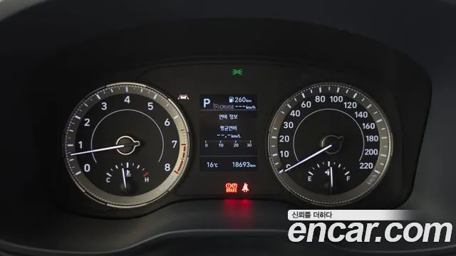 Hyundai Venue — Фото автомобиля 8