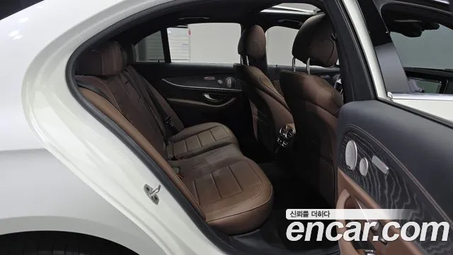 Mercedes-Benz E-Class E-класс W213 E350 4MATIC Exclusive — Фото автомобиля 10
